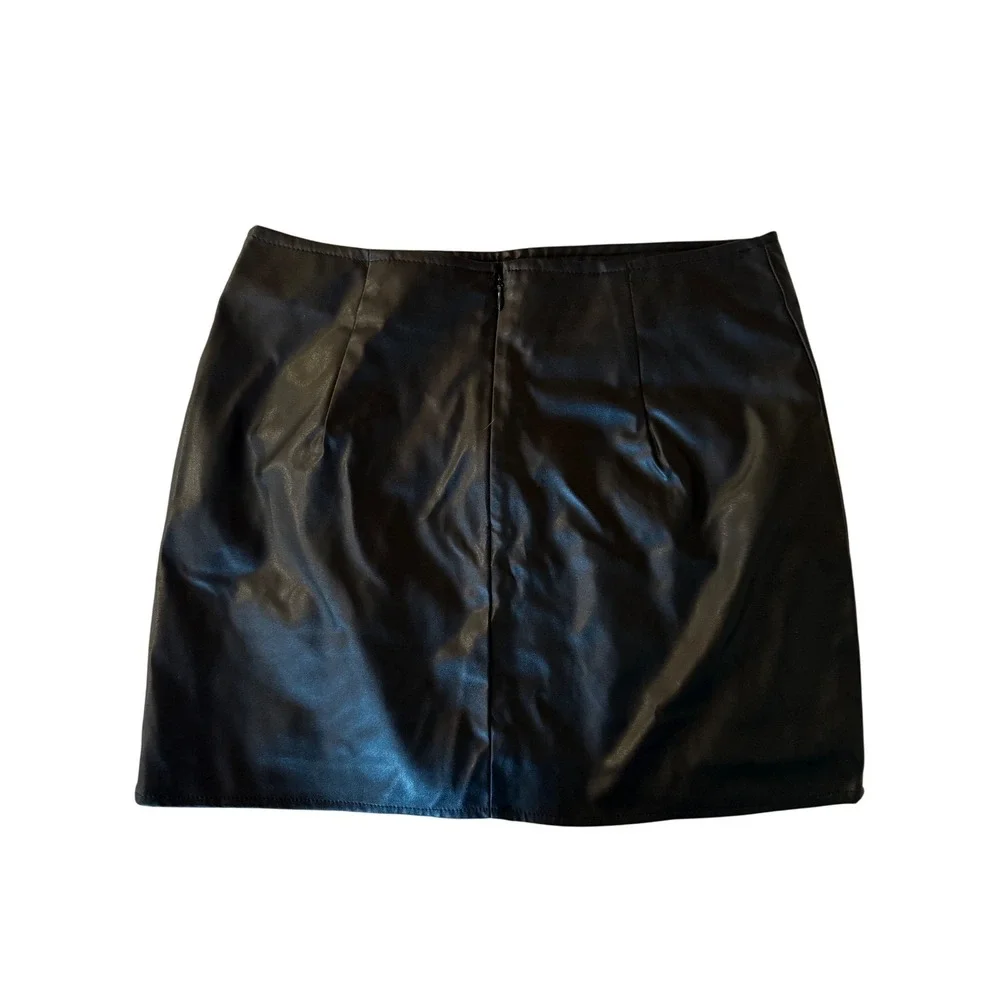 Fashion Nova Black Faux‎ Leather Mini Skirt With Slit Size M